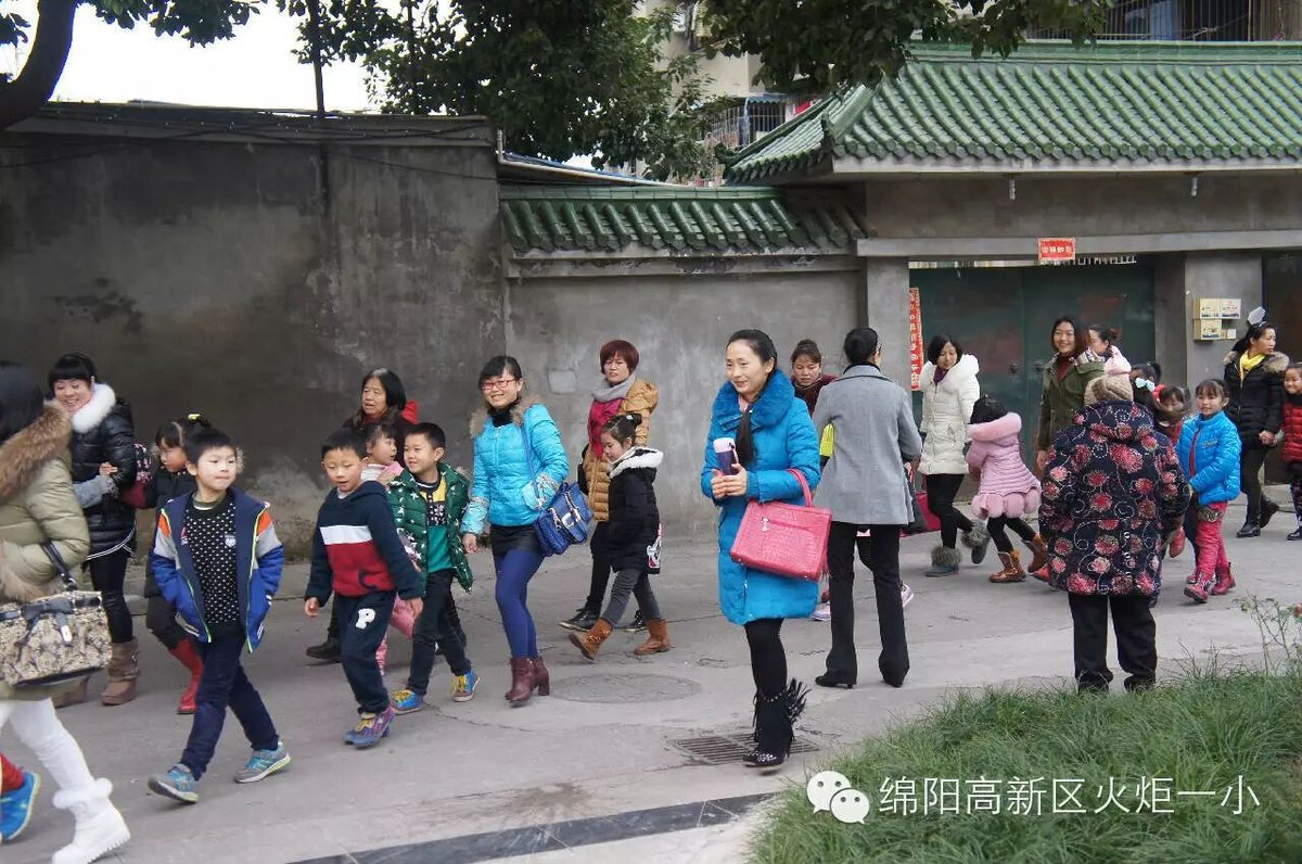 关爱老人 服务社会
