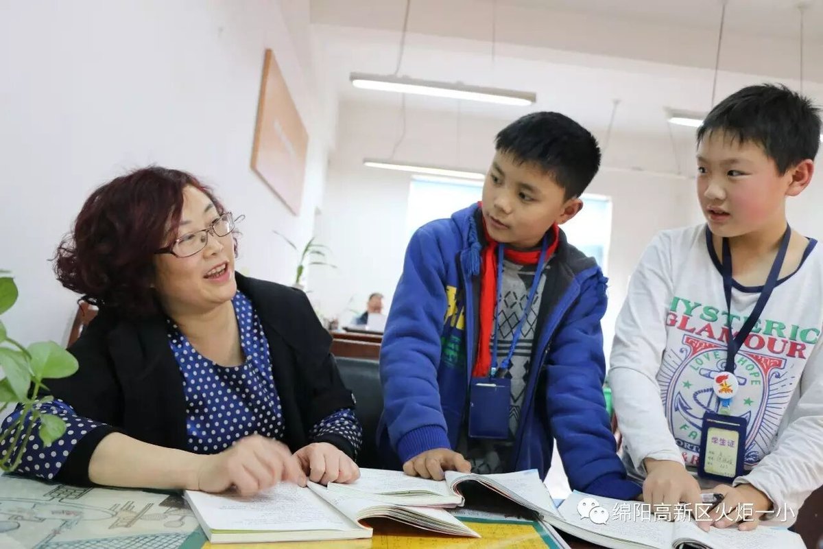 【火一动态】学科带头人引领教师学科专业成长