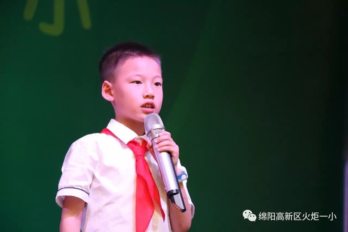 【六一系列活动一】今天,我光荣入队啦!