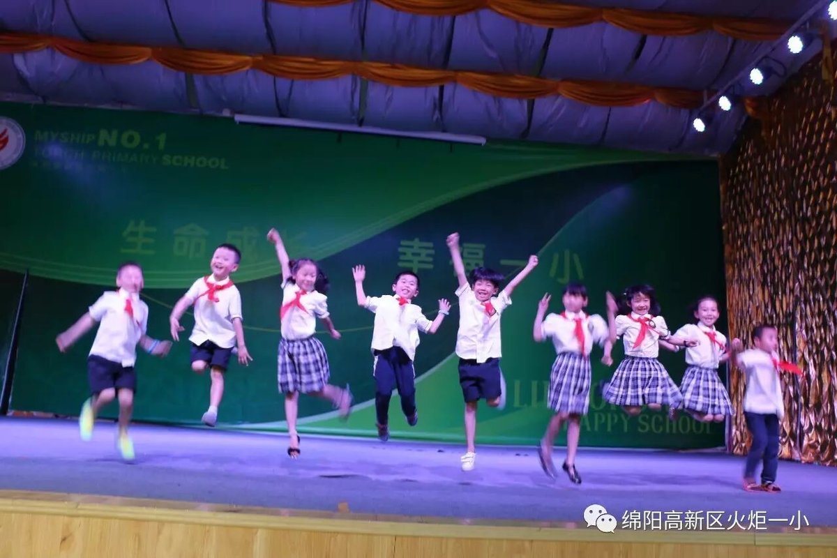 【六一系列活动一】今天,我光荣入队啦!