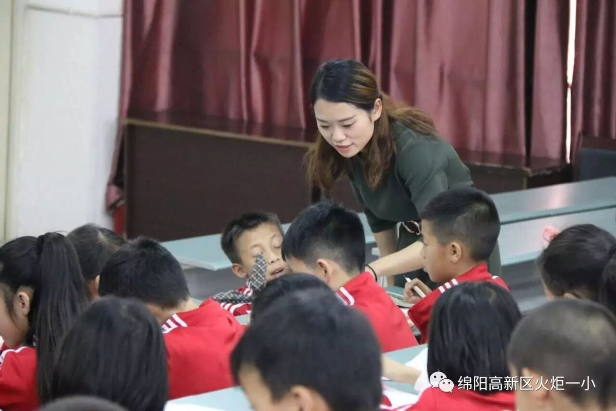【火一动态】送课下乡 幸福牵手