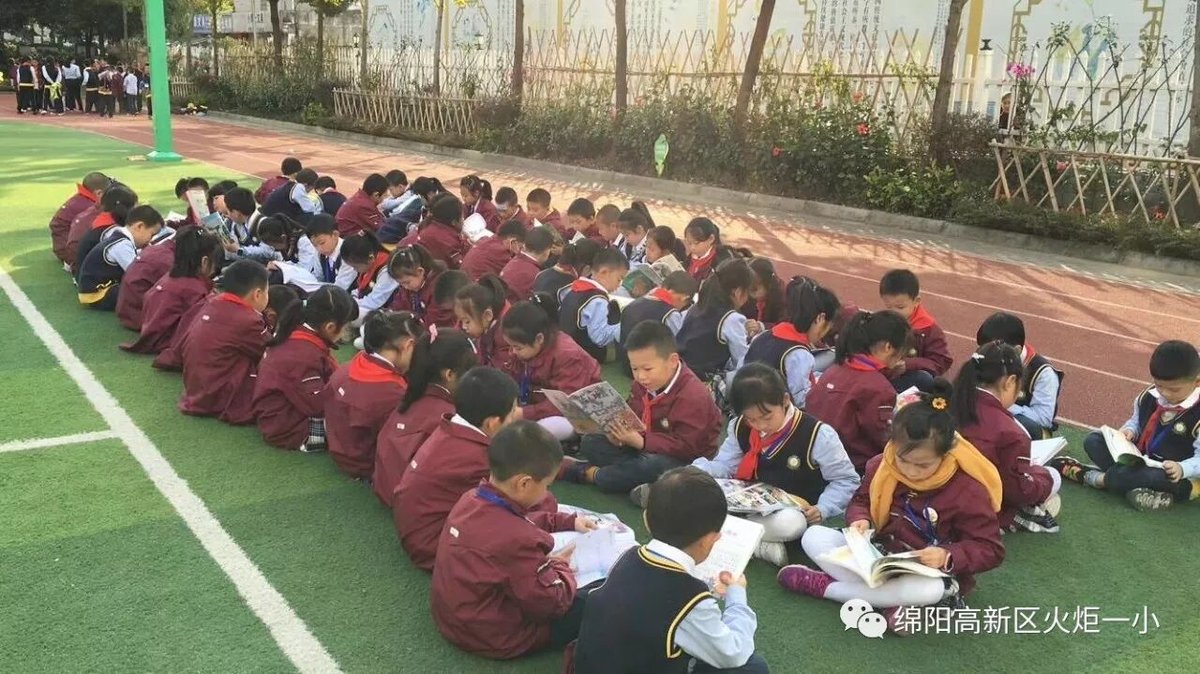 【火一动态】年级共读一本书汇报交流活动