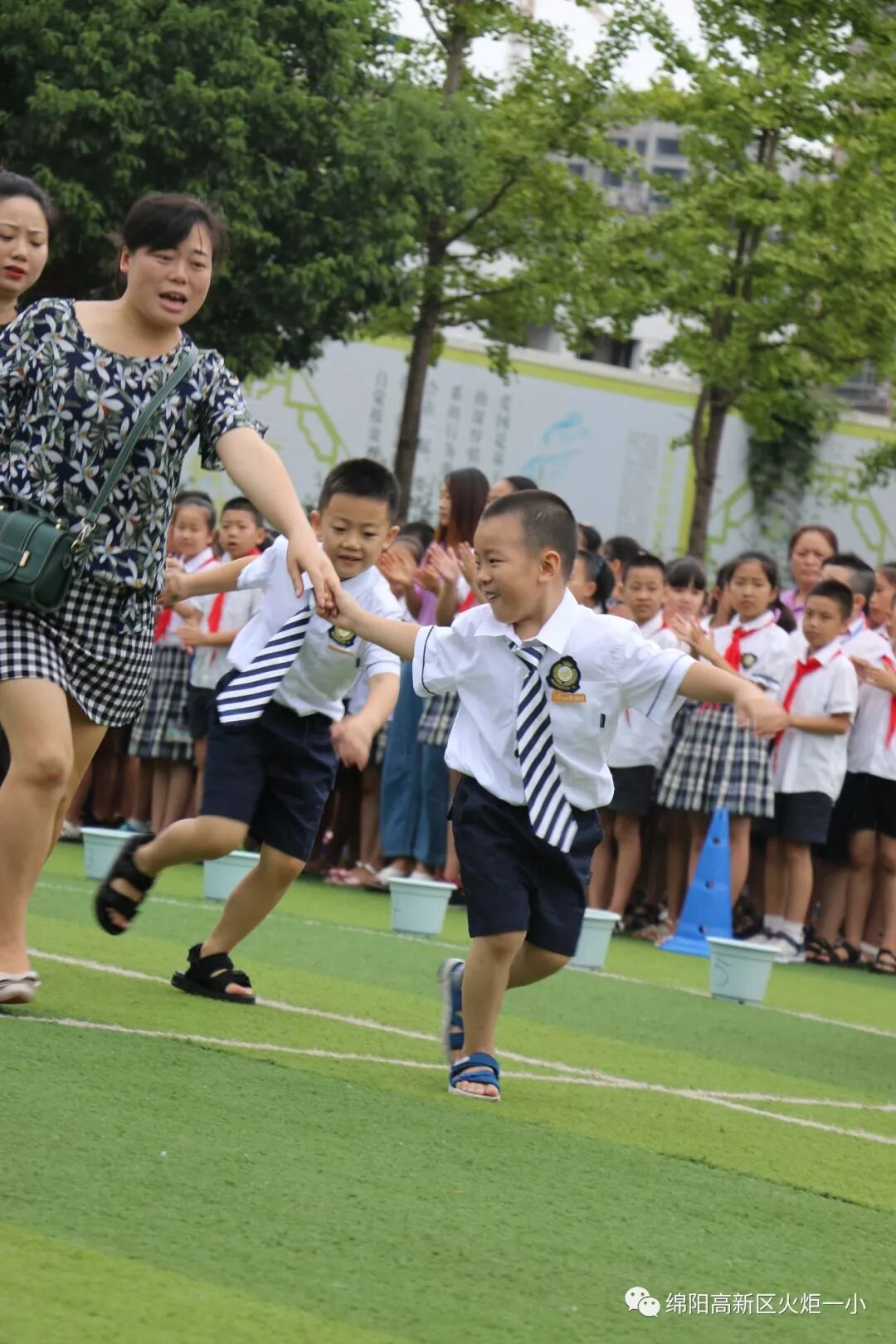 【火一开学季4】幸福同行，点亮梦想——火炬一小2018年秋开学典礼