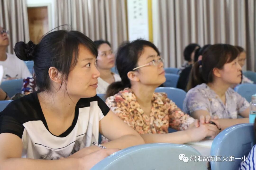 【火一动态】火炬一小2018年秋教师成长课程开课啦！