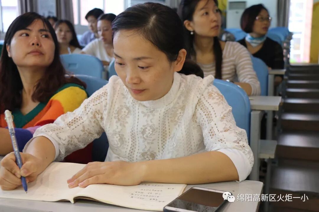 【火一动态】火炬一小2018年秋教师成长课程开课啦！