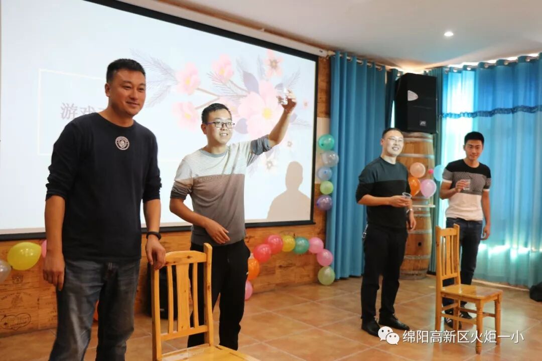 【火一动态】 肆意青春 我们在路上---火炬一小及月社2周年庆典
