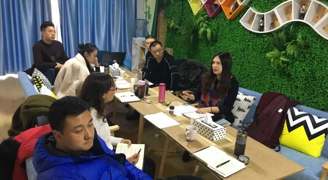 【火一动态】更新观念，努力成为“星教师”——火炬一小2019年春开学教师培训会
