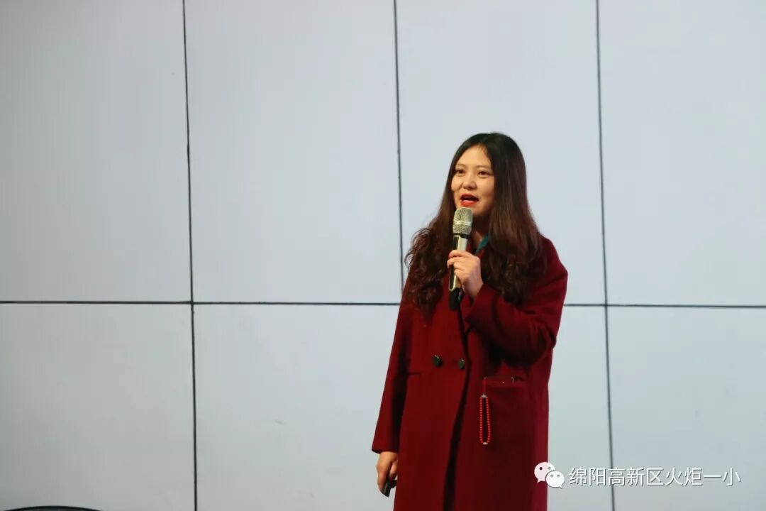 【火一动态】更新观念，努力成为“星教师”——火炬一小2019年春开学教师培训会