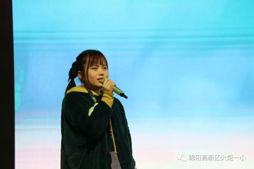 【火一动态】更新观念，努力成为“星教师”——火炬一小2019年春开学教师培训会