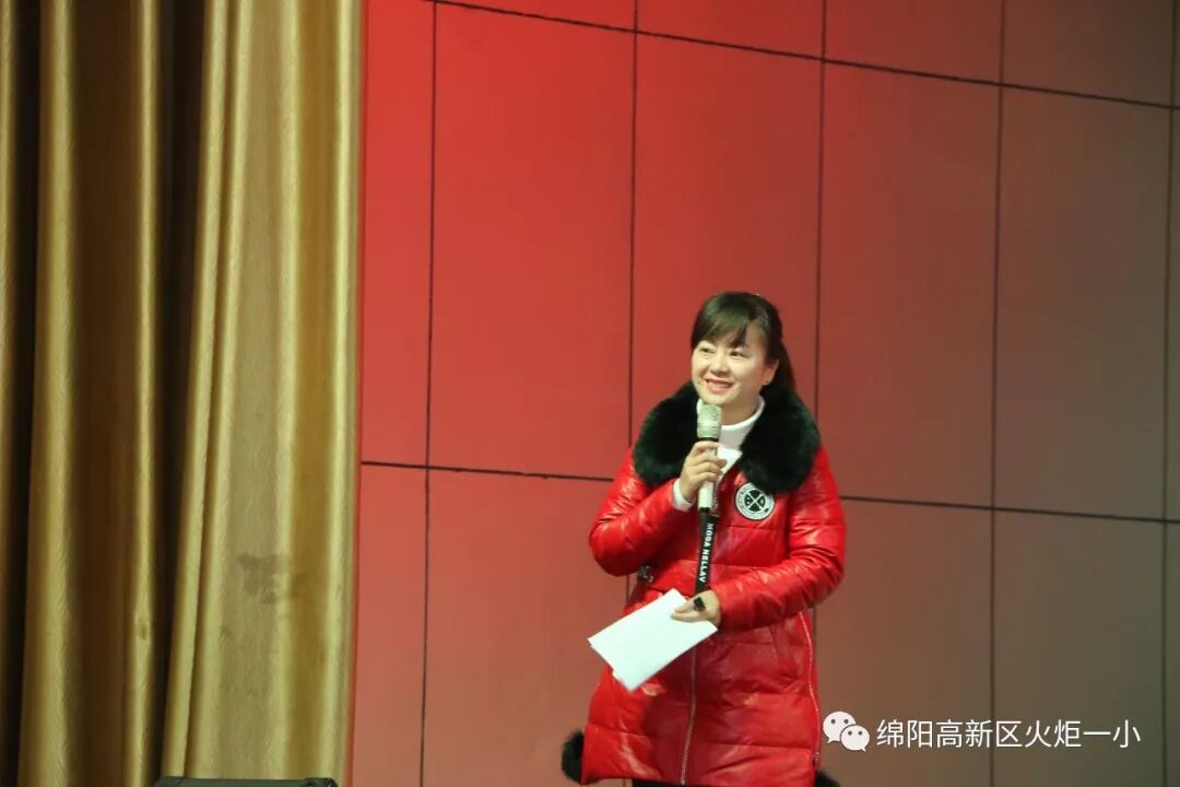 【火一动态】更新观念，努力成为“星教师”——火炬一小2019年春开学教师培训会