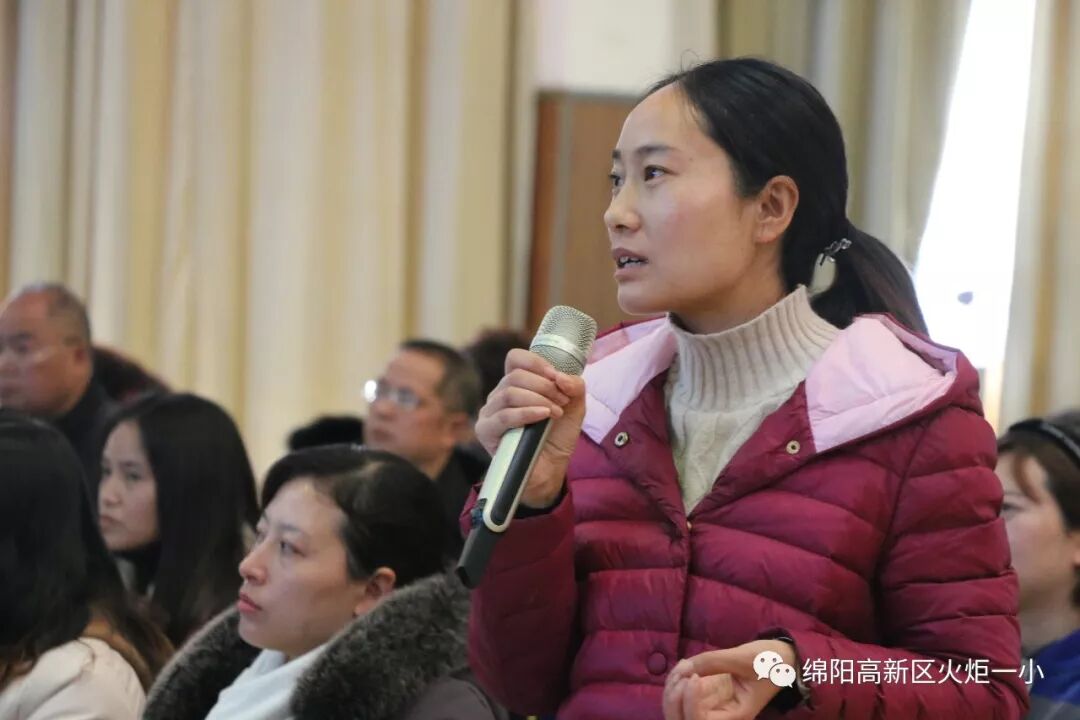 【火一动态】更新观念，努力成为“星教师”——火炬一小2019年春开学教师培训会