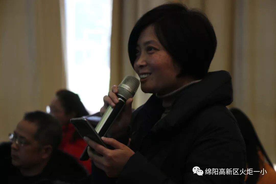 【火一动态】更新观念，努力成为“星教师”——火炬一小2019年春开学教师培训会