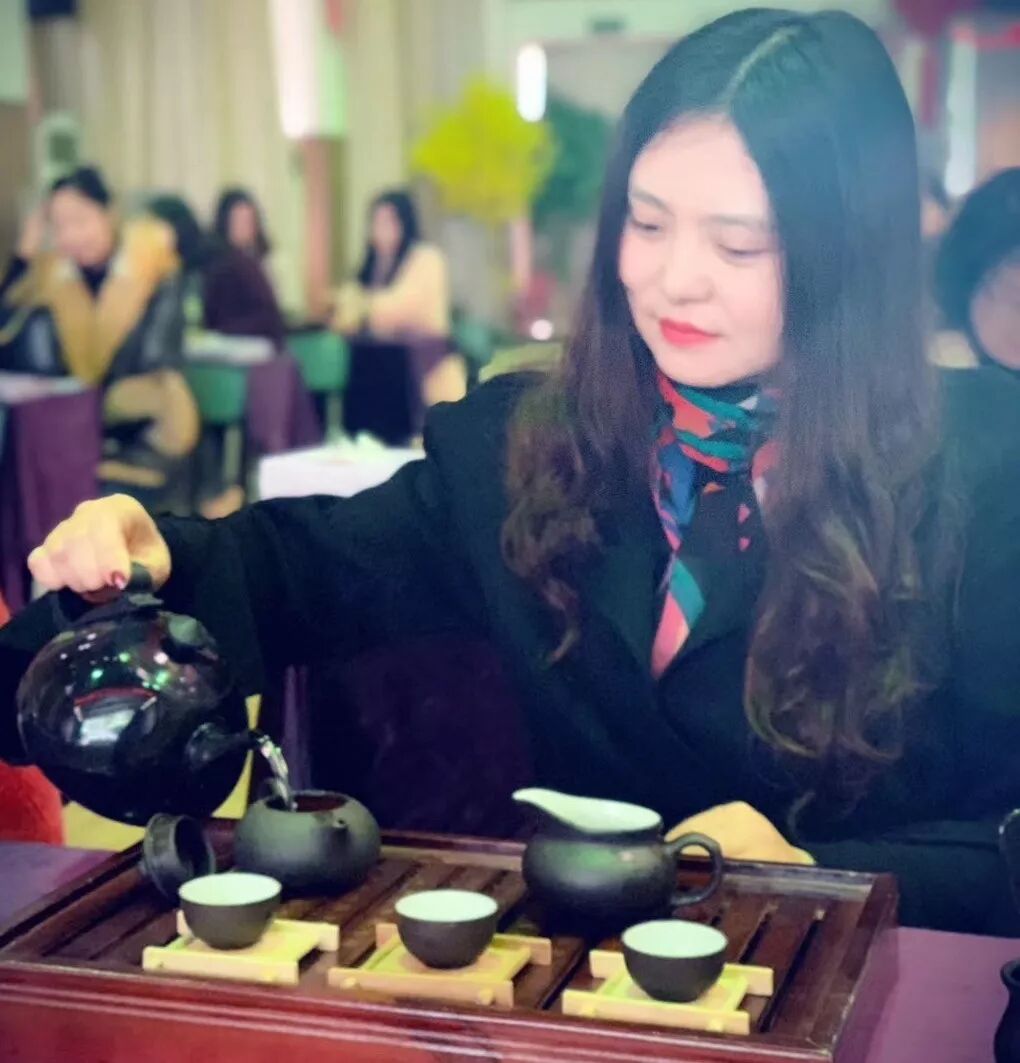 【火一动态】品⼀缕茶香,悟幸福味道——火炬一小“三.八”节教师生活课程