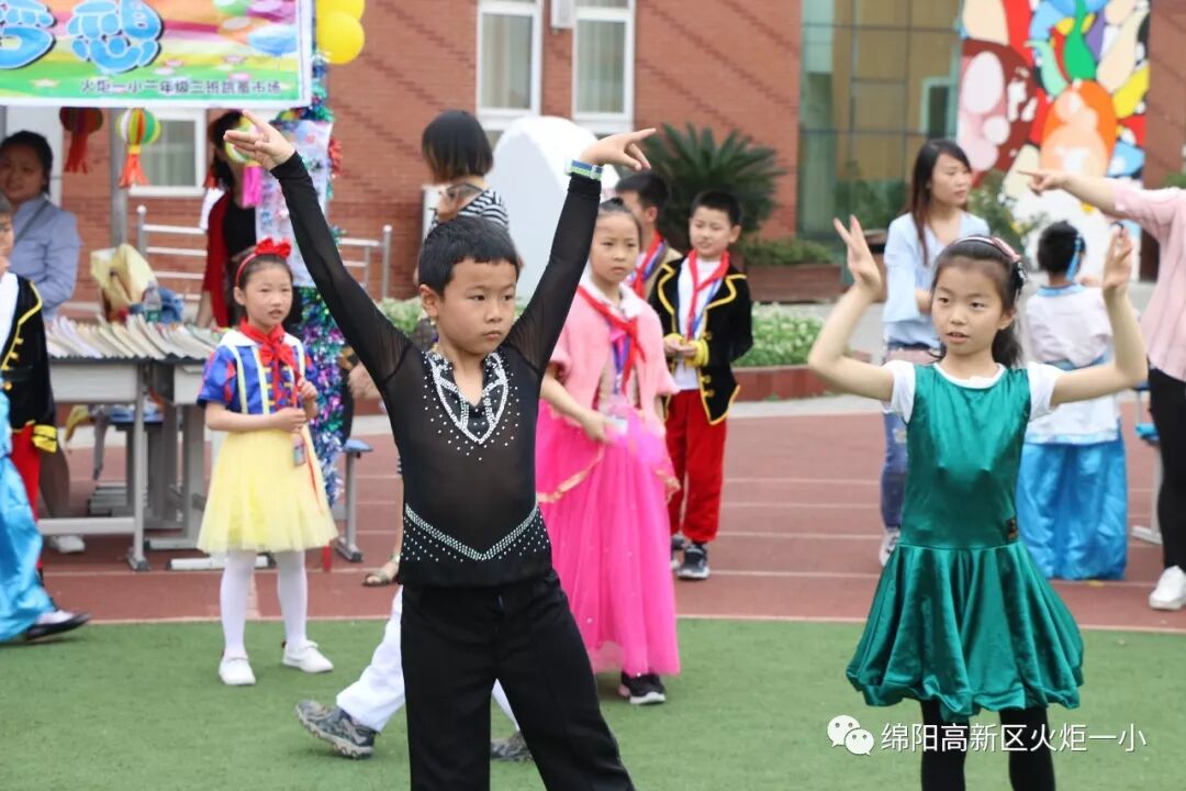 【火一读书节】跳蚤书市淘快乐,幸福一小飘书香 ——第六届跳蚤书市