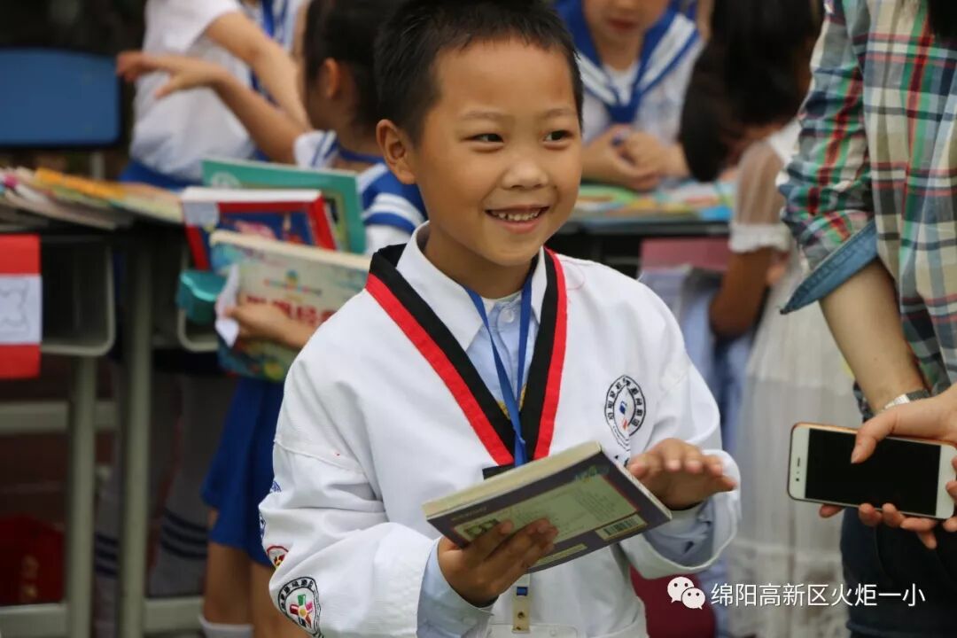 【火一读书节】跳蚤书市淘快乐,幸福一小飘书香 ——第六届跳蚤书市