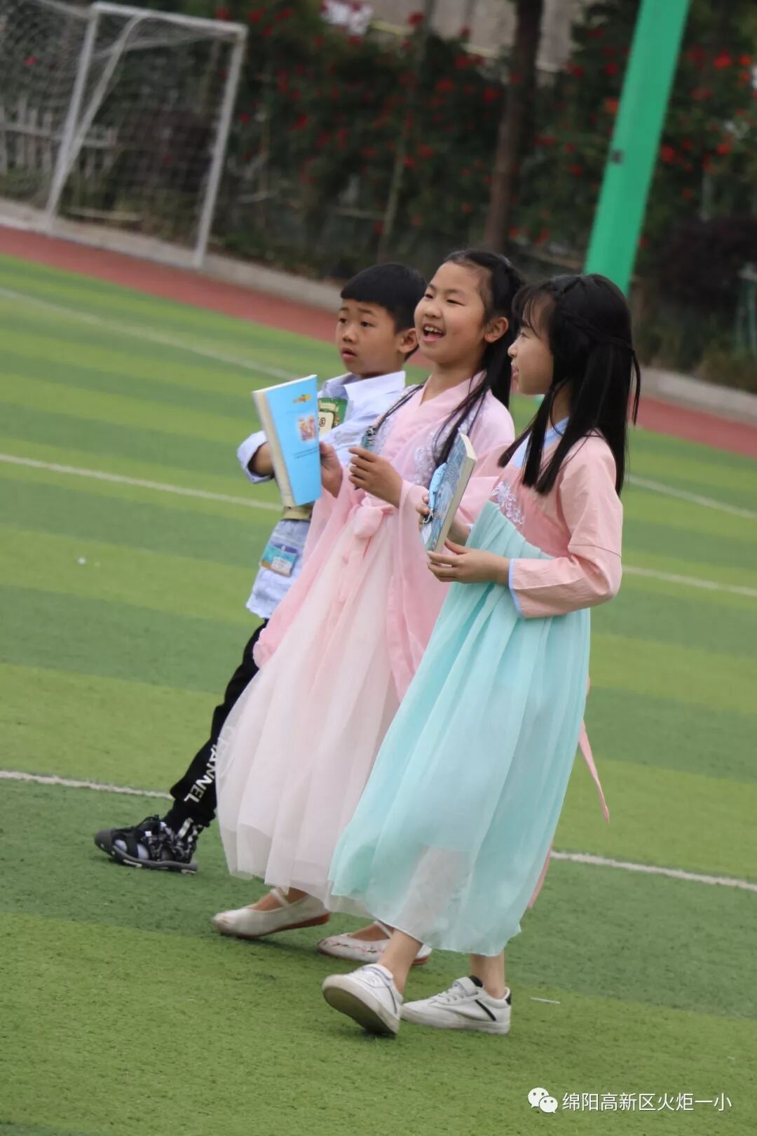 【火一读书节】跳蚤书市淘快乐,幸福一小飘书香 ——第六届跳蚤书市