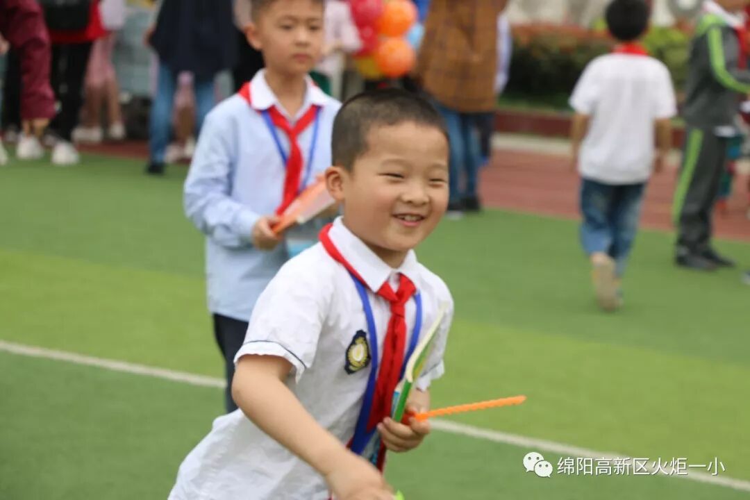 【火一读书节】跳蚤书市淘快乐,幸福一小飘书香 ——第六届跳蚤书市