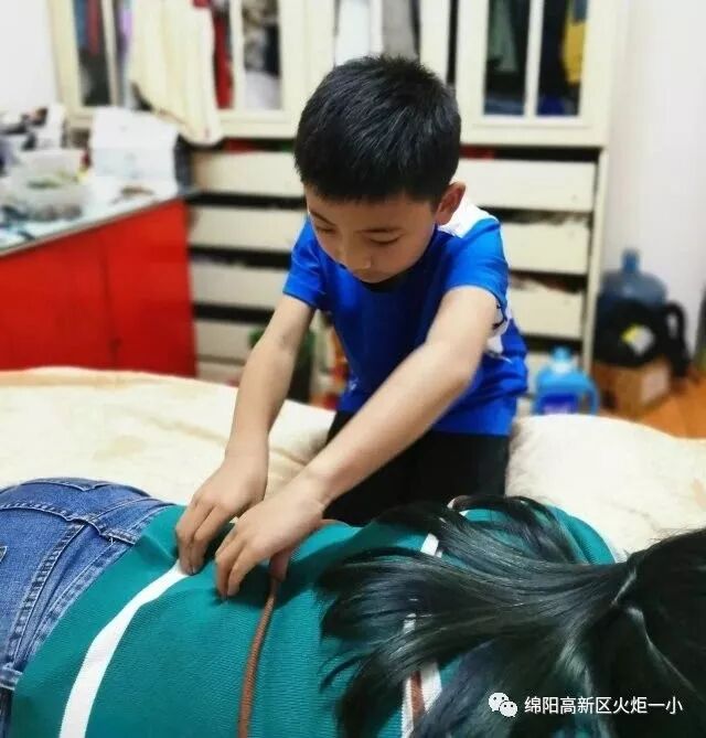 【火一动态】亲爱的妈妈,我爱您——火炬一小母亲节感恩活动