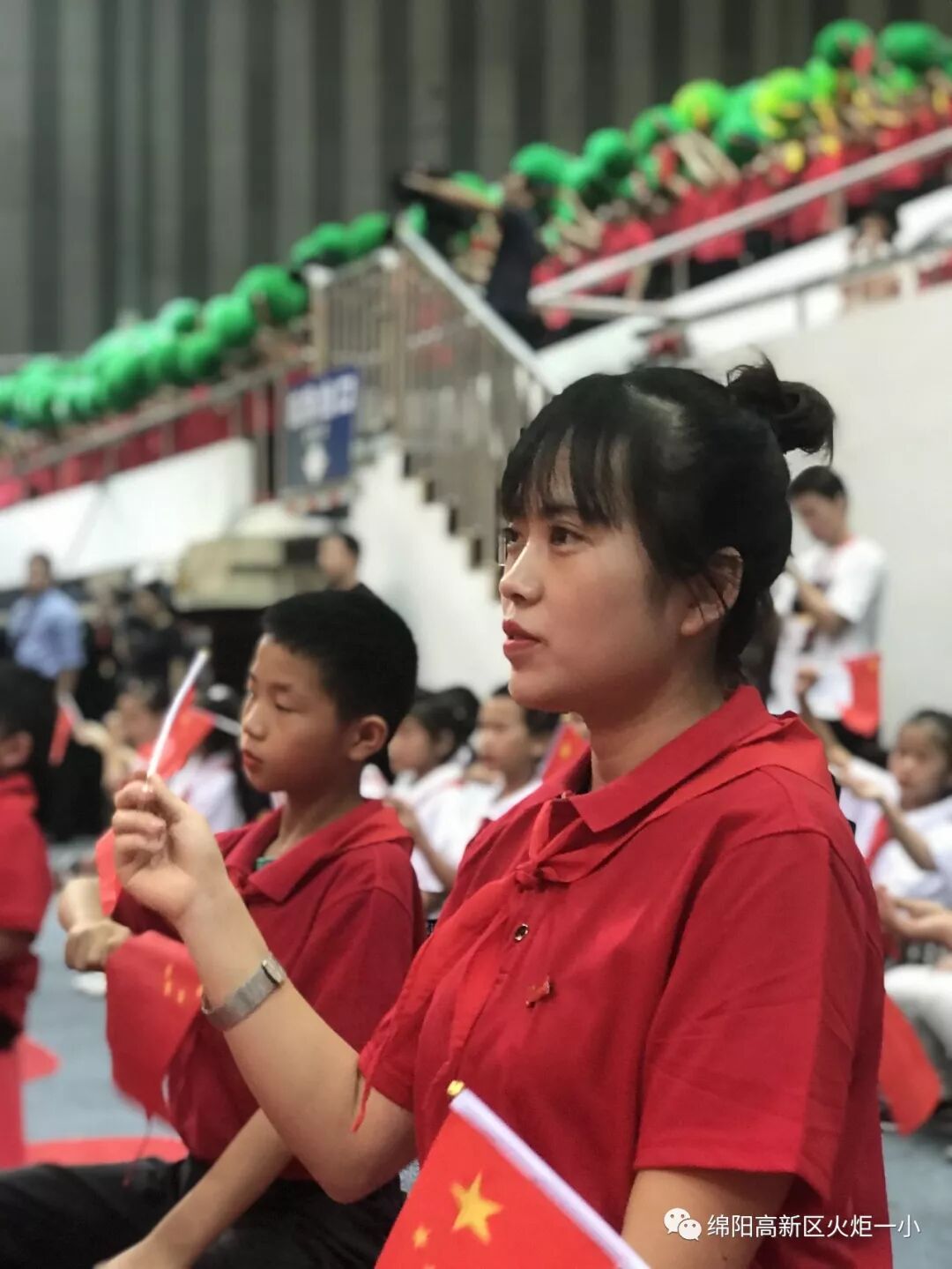 【火一动态】“绵阳印”logo娃亮相咯! ——火炬一小师生参加绵阳市庆祝“新中国成立新中国成立70周年”大型群众歌咏比赛