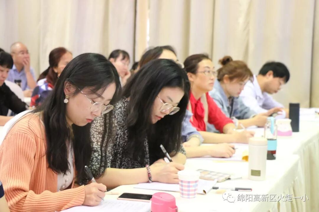 【火一动态】我校成功协办“百师千课”全国小学数学(语文)教学观摩研讨活动
