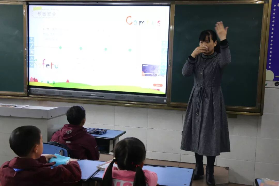 【火一动态】防患未然 生命至上 ——火炬一小2019年秋消防安全疏散演练