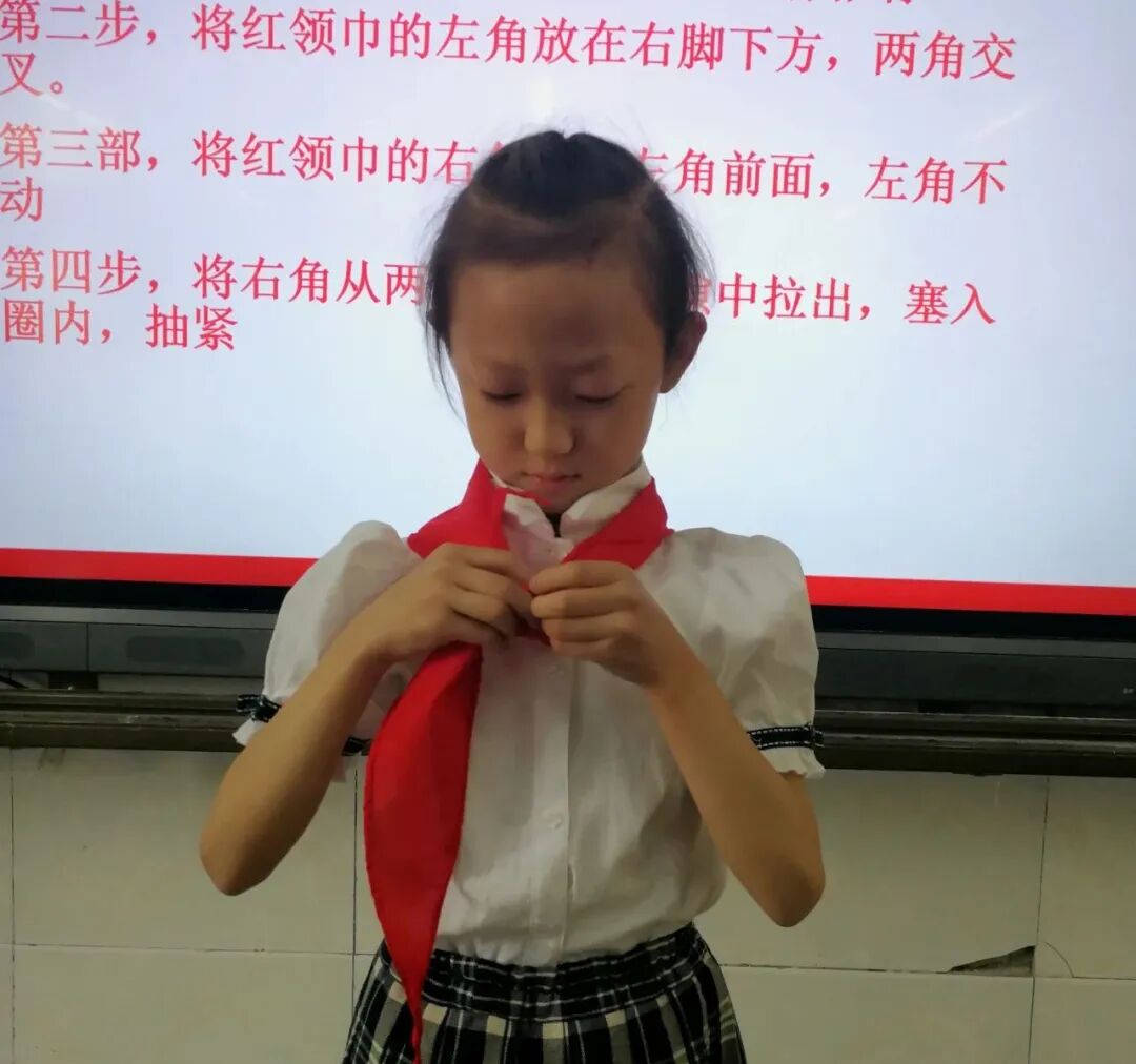 【火一动态】火炬一小“红领巾，我的光荣与梦想”入队仪式