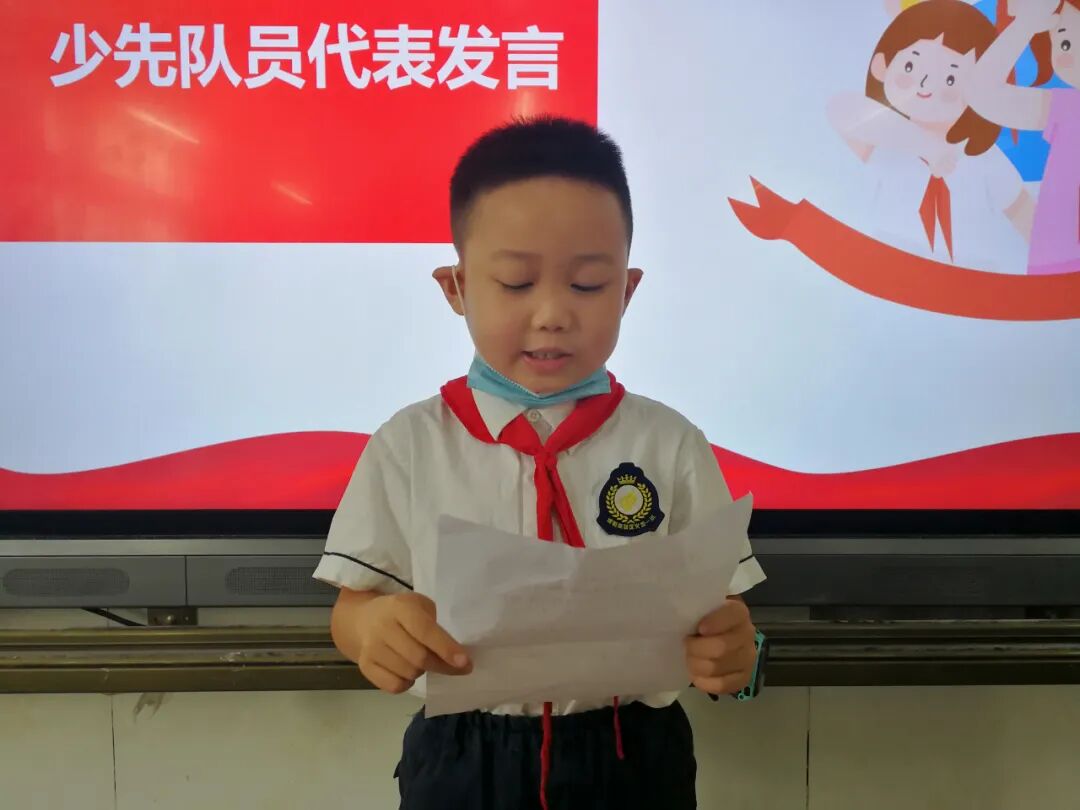 【火一动态】火炬一小“红领巾，我的光荣与梦想”入队仪式