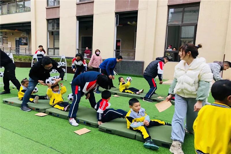 【一幼动态】与爱同行，伴我成长 ——记第一届“成长的力量”亲子同乐会