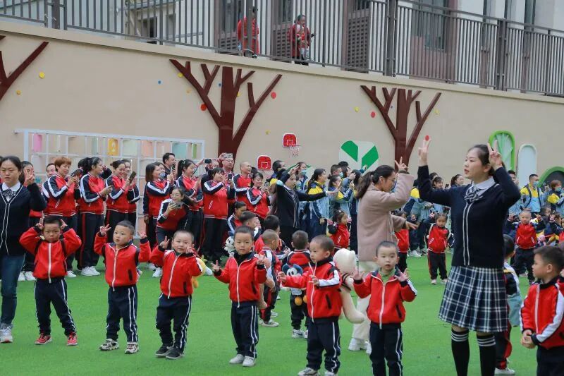 【一幼动态】与爱同行，伴我成长 ——记第一届“成长的力量”亲子同乐会