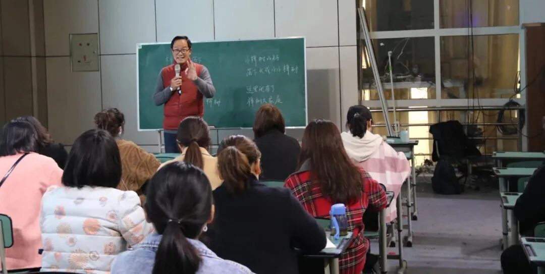 【火一动态】童诗润童心 作家进校园 |火炬一小语文低中段读写结合专项培训交流研讨活动