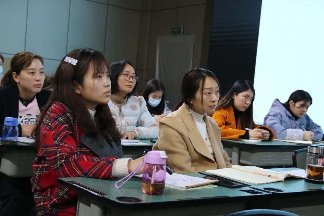 【火一动态】童诗润童心 作家进校园 |火炬一小语文低中段读写结合专项培训交流研讨活动