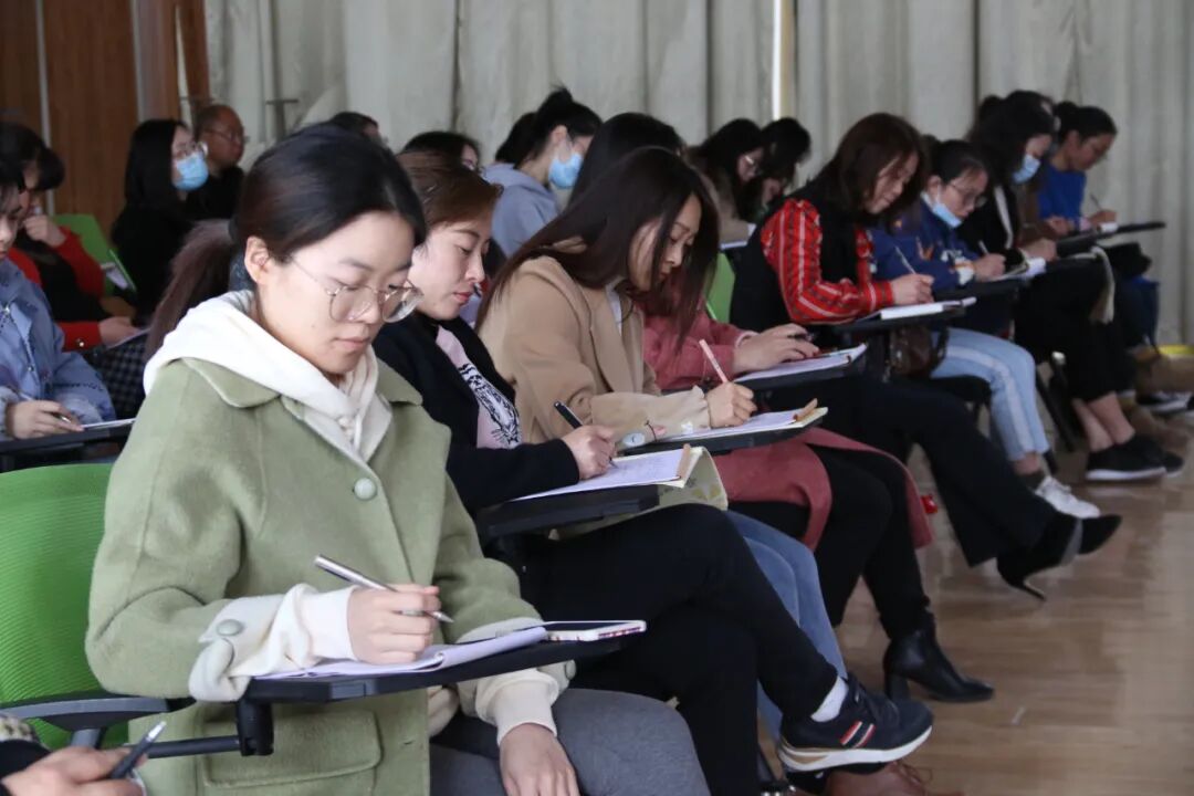 【火一动态】童诗润童心 作家进校园 |火炬一小语文低中段读写结合专项培训交流研讨活动