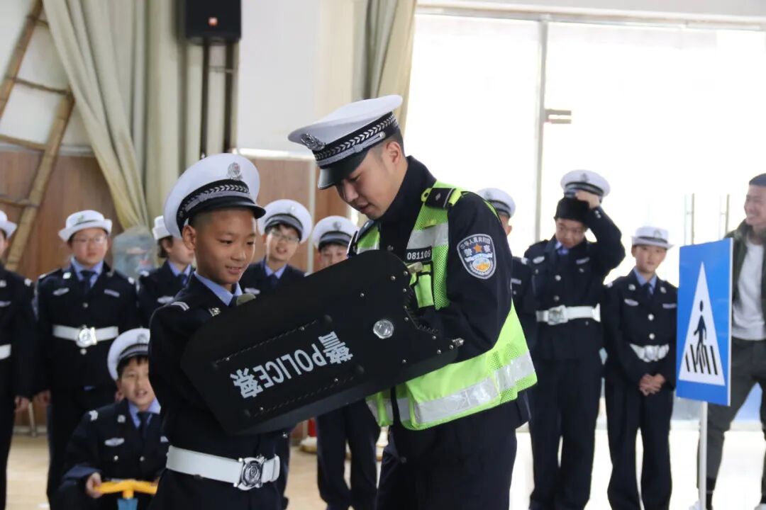 【火一动态】关爱祖国花朵 共建平安校园|2021东风南方儿童交通训练营在火炬一小举行