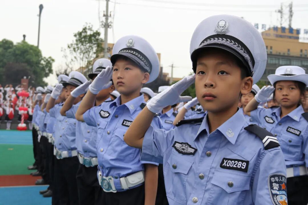 【火一动态】阳光下成长,幸福中绽放|| 线艺工作坊·儿童歌舞剧·小交警方阵亮相绵阳高新区第十届中小学生艺术汇演活动