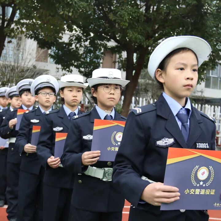 【火一动态】守法规知礼让 安全文明出行|火炬一小“12.2”交通安全日系列主题活动