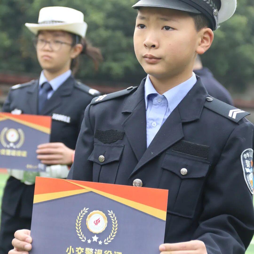 【火一动态】守法规知礼让 安全文明出行|火炬一小“12.2”交通安全日系列主题活动