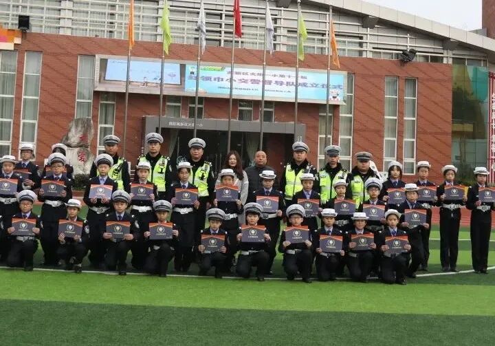 【火一动态】守法规知礼让 安全文明出行|火炬一小“12.2”交通安全日系列主题活动