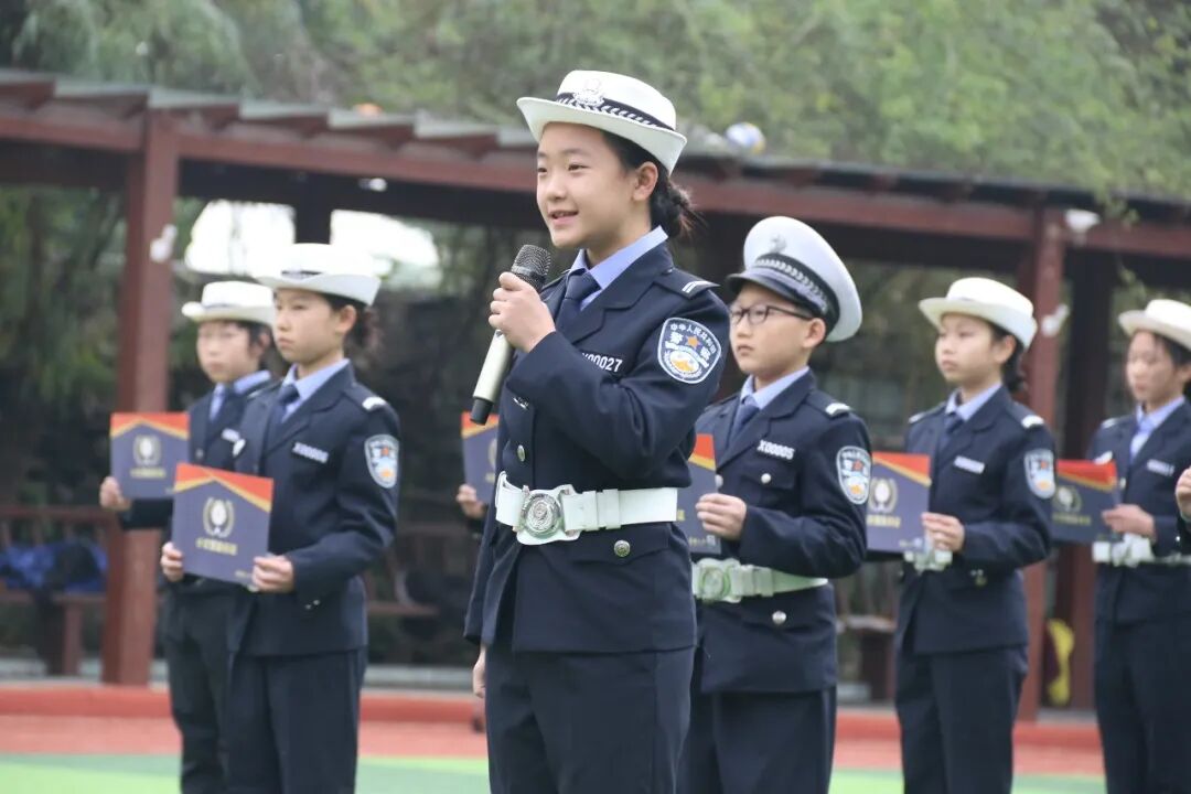【火一动态】守法规知礼让 安全文明出行|火炬一小“12.2”交通安全日系列主题活动