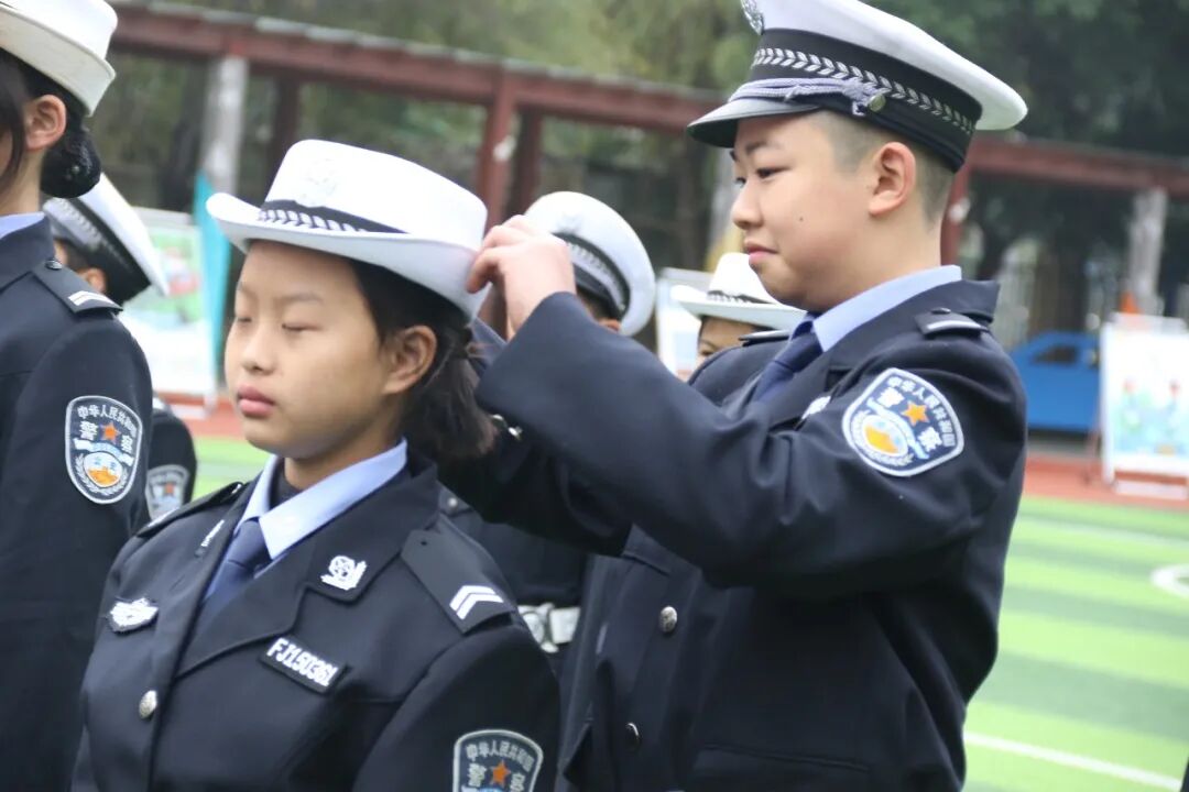 【火一动态】守法规知礼让 安全文明出行|火炬一小“12.2”交通安全日系列主题活动