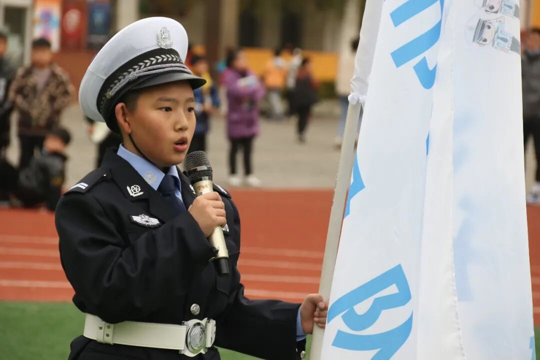 【火一动态】守法规知礼让 安全文明出行|火炬一小“12.2”交通安全日系列主题活动