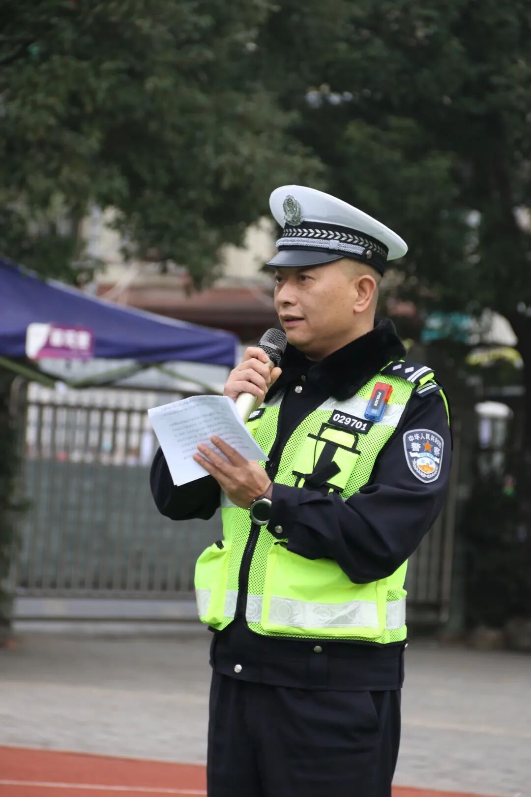 【火一动态】守法规知礼让 安全文明出行|火炬一小“12.2”交通安全日系列主题活动