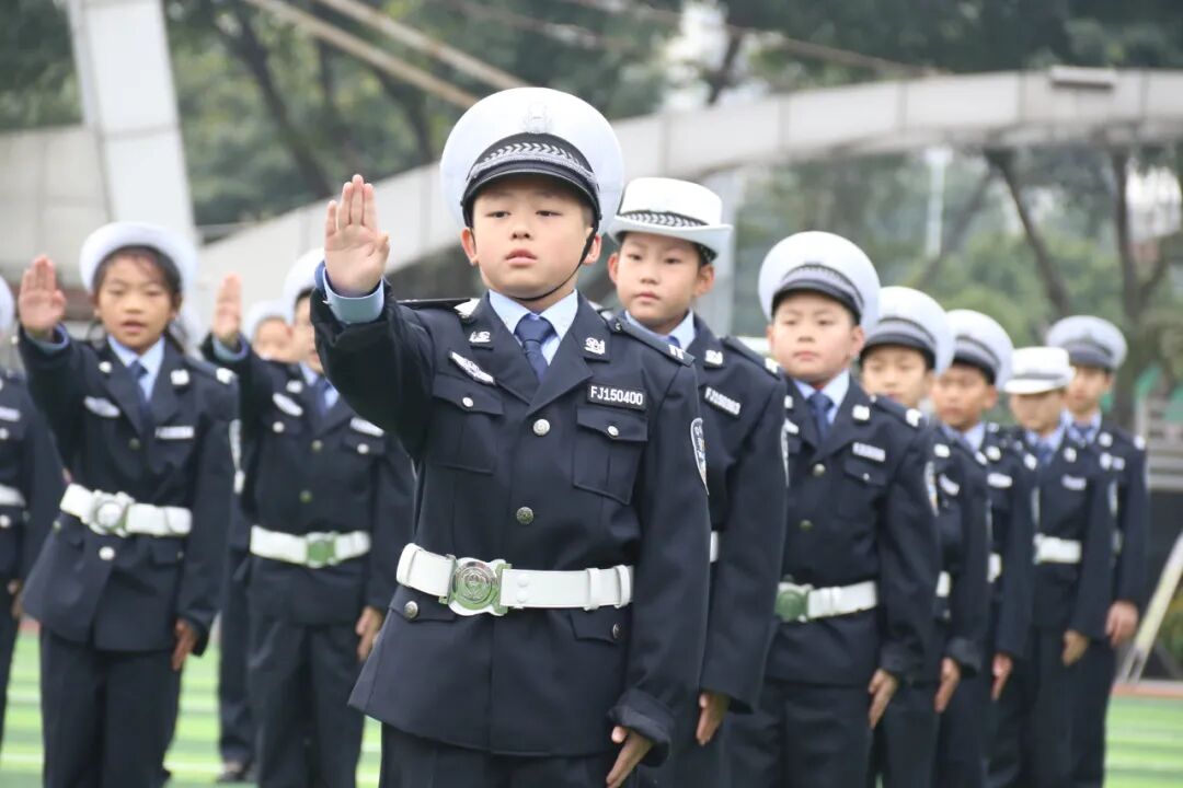 【火一动态】守法规知礼让 安全文明出行|火炬一小“12.2”交通安全日系列主题活动