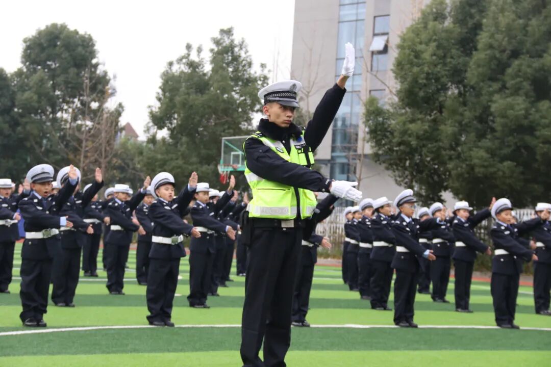 【火一动态】守法规知礼让 安全文明出行|火炬一小“12.2”交通安全日系列主题活动