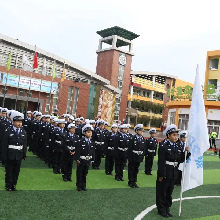 【火一动态】守法规知礼让 安全文明出行|火炬一小“12.2”交通安全日系列主题活动