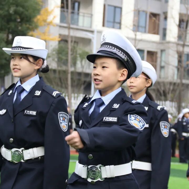 【火一动态】守法规知礼让 安全文明出行|火炬一小“12.2”交通安全日系列主题活动