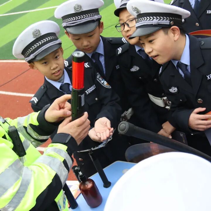【火一动态】守法规知礼让 安全文明出行|火炬一小“12.2”交通安全日系列主题活动