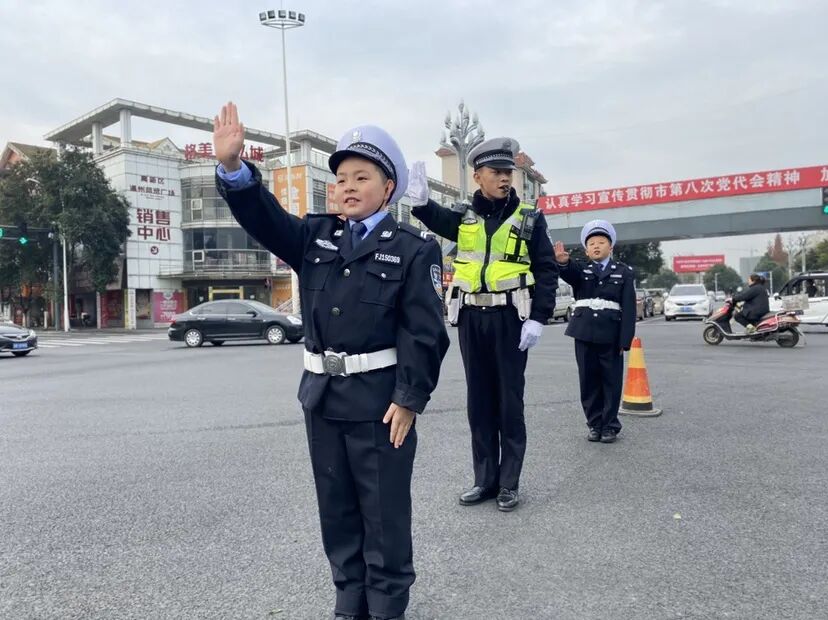 【火一动态】守法规知礼让 安全文明出行|火炬一小“12.2”交通安全日系列主题活动
