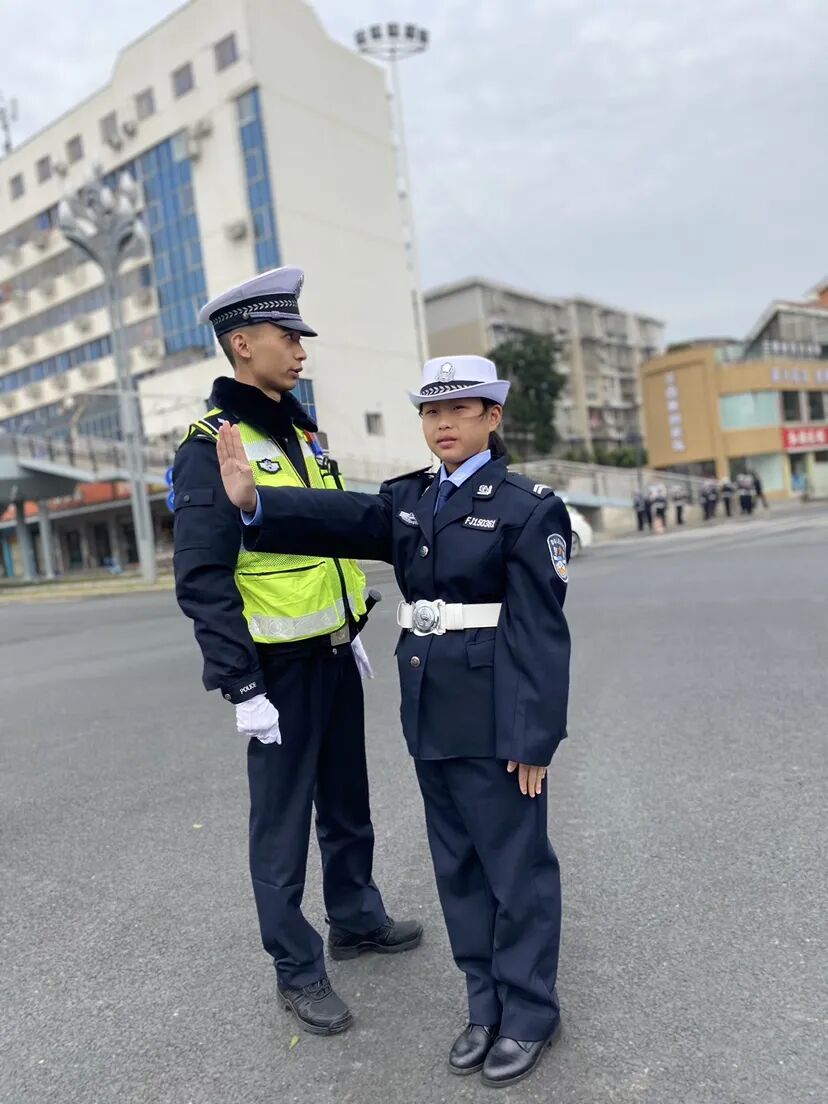 【火一动态】守法规知礼让 安全文明出行|火炬一小“12.2”交通安全日系列主题活动