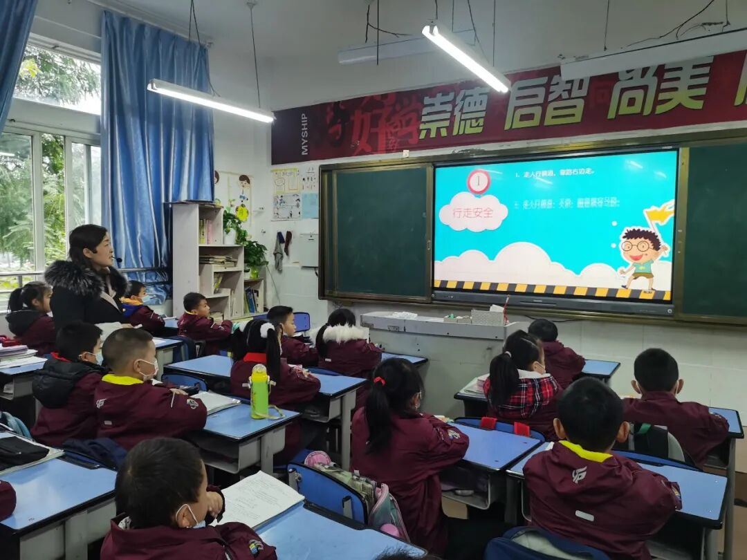 【火一动态】守法规知礼让 安全文明出行|火炬一小“12.2”交通安全日系列主题活动
