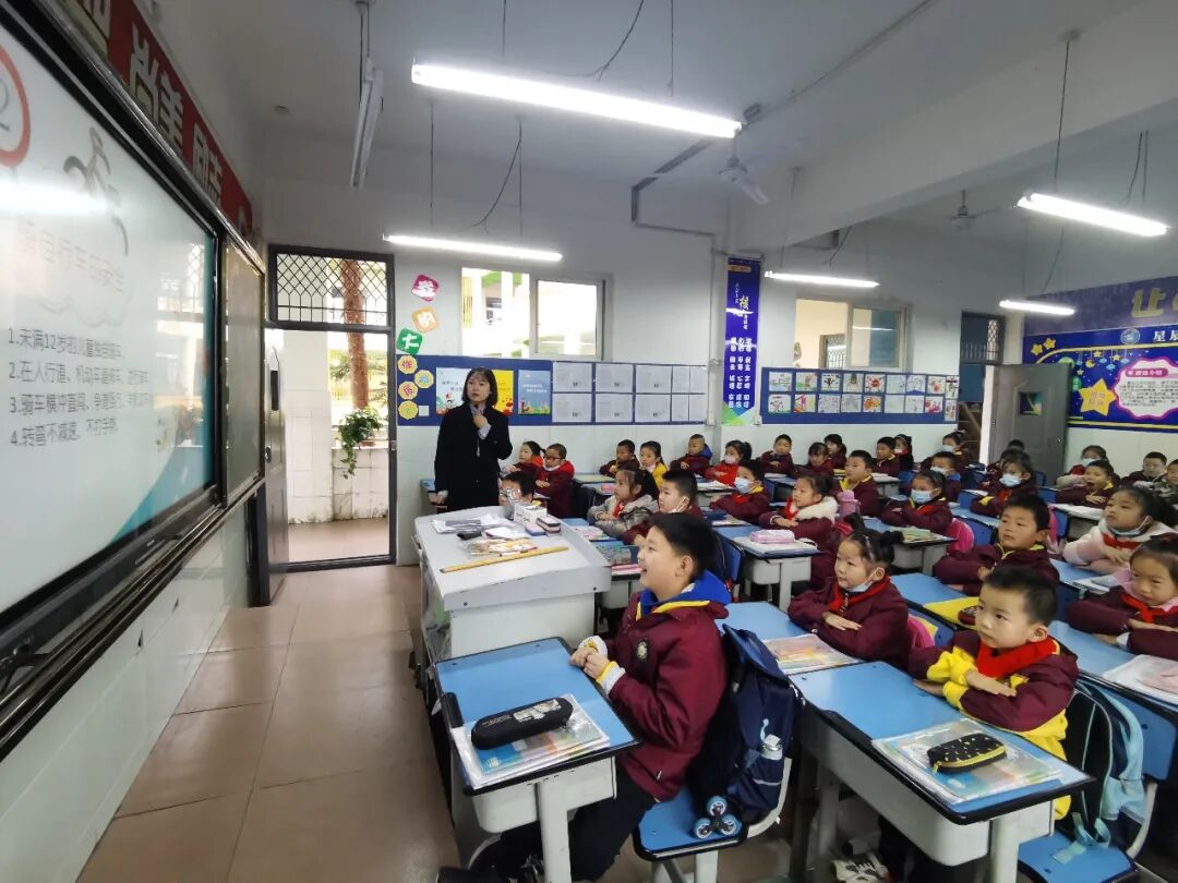 【火一动态】守法规知礼让 安全文明出行|火炬一小“12.2”交通安全日系列主题活动